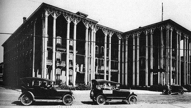 ES2Lafayette Stephen Decatur Button designed the Layfayette Hotel for Victor Denizot in the traditional L-shape Cape May style, allowing for the maximum amount of rooms with an ocean view. The hotel stood ay Ocean Street and Beach Drive (Library of Congress)