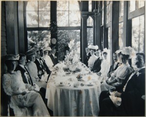 SM-olddiningrmphoto copy An old photo of the dining room