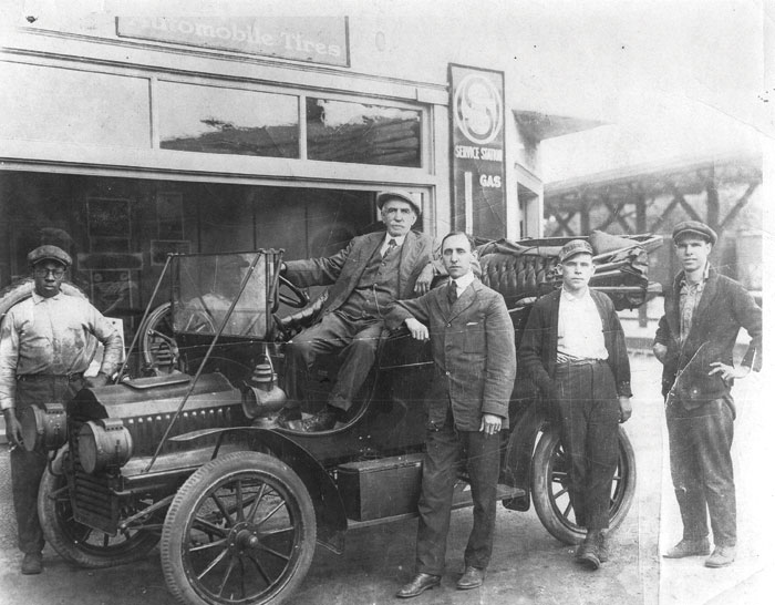 focer-in-fords-car