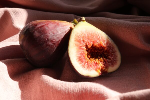 figs on a towel