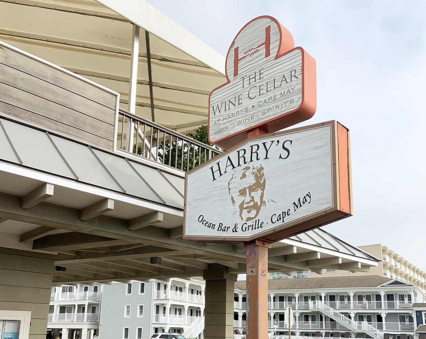 Harry's Ocean Bar & Grille