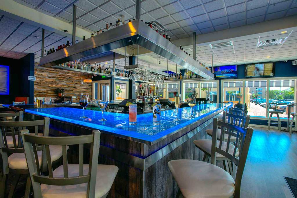 Fins Bar & Grille