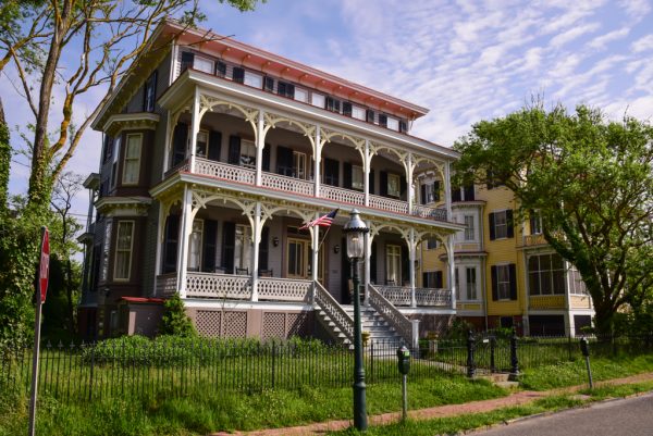 American Bracketed Villa