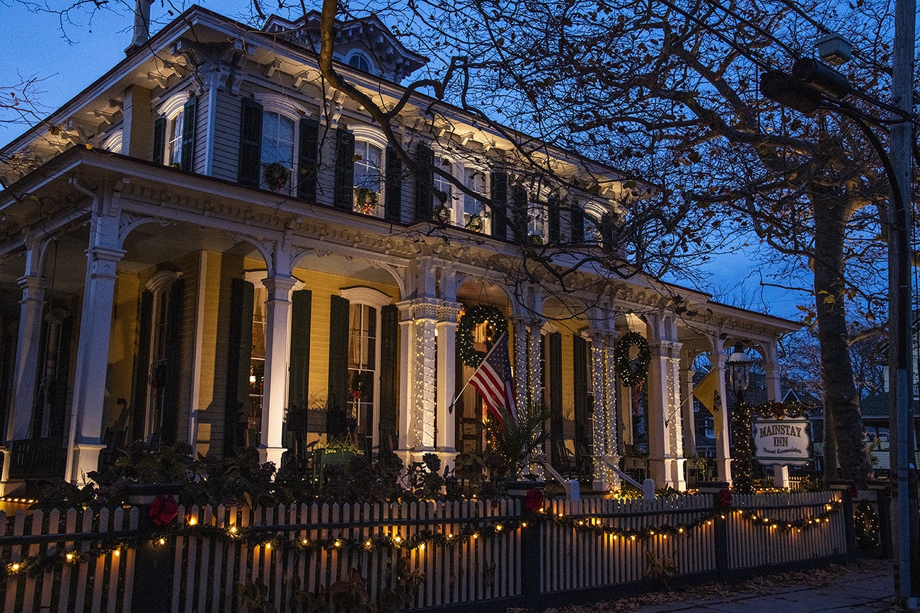 Christmas lights and decorations at the Mainstay Inn at night