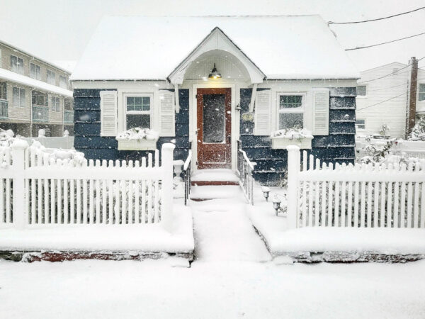 Yacht Ave house while snowing