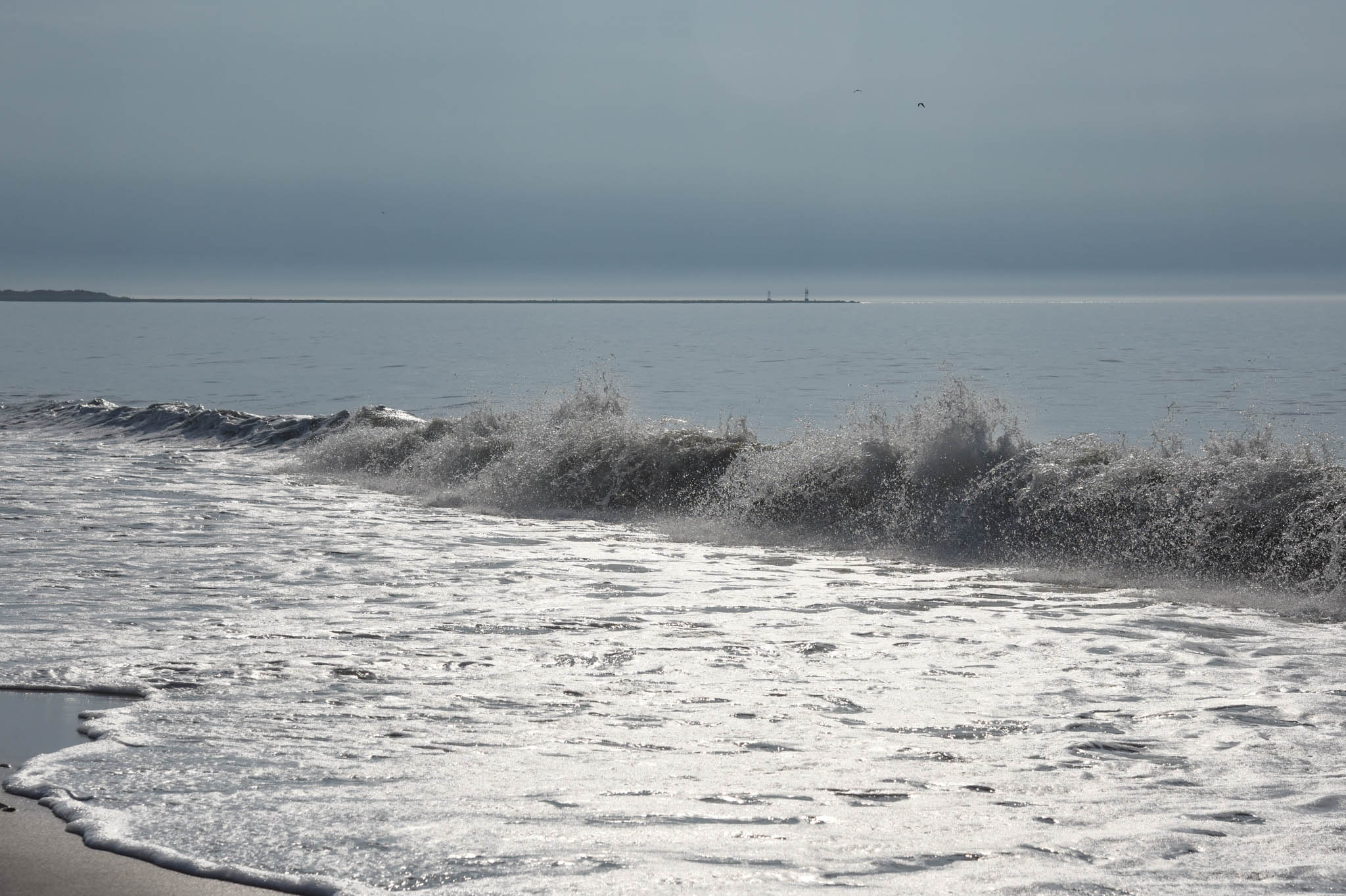 Poverty Beach waves in the morning 