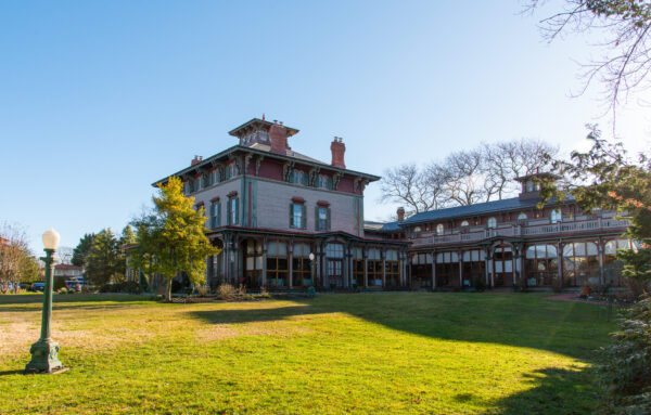 The Southern Mansion early Afternoon