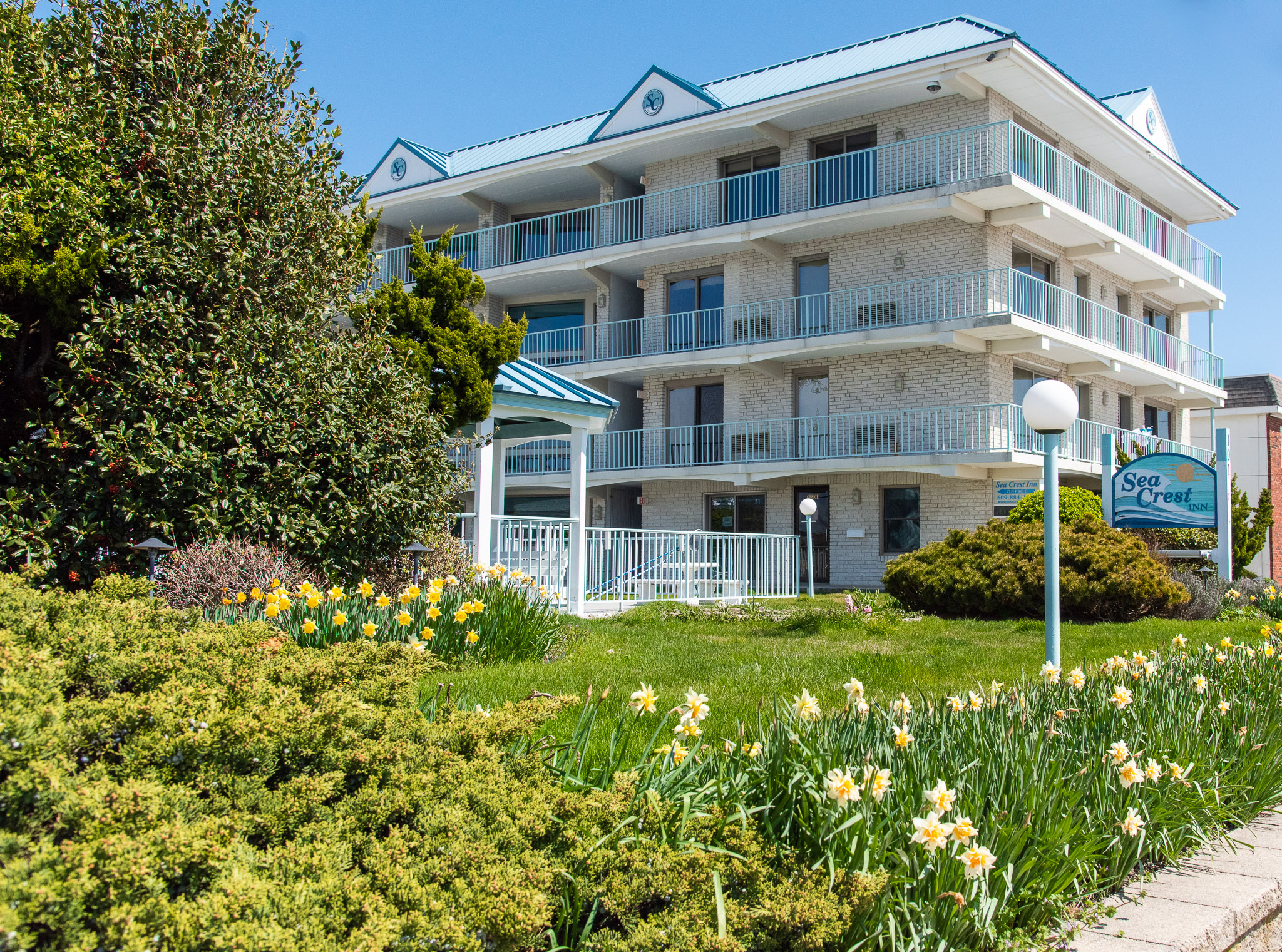 The Sea Crest Inn on a sunny day