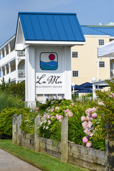 La Mer from the sidewalk