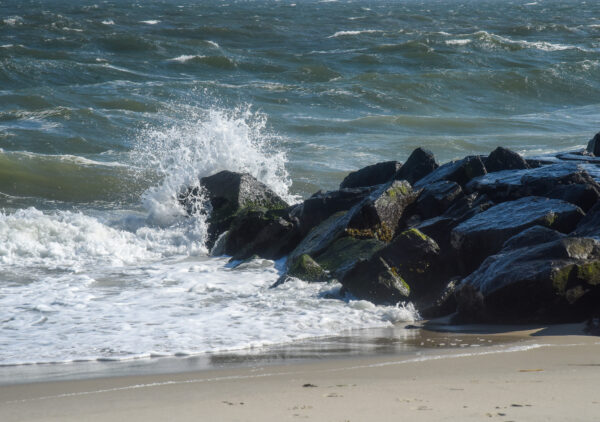 Ocean Waves onto the Jetty