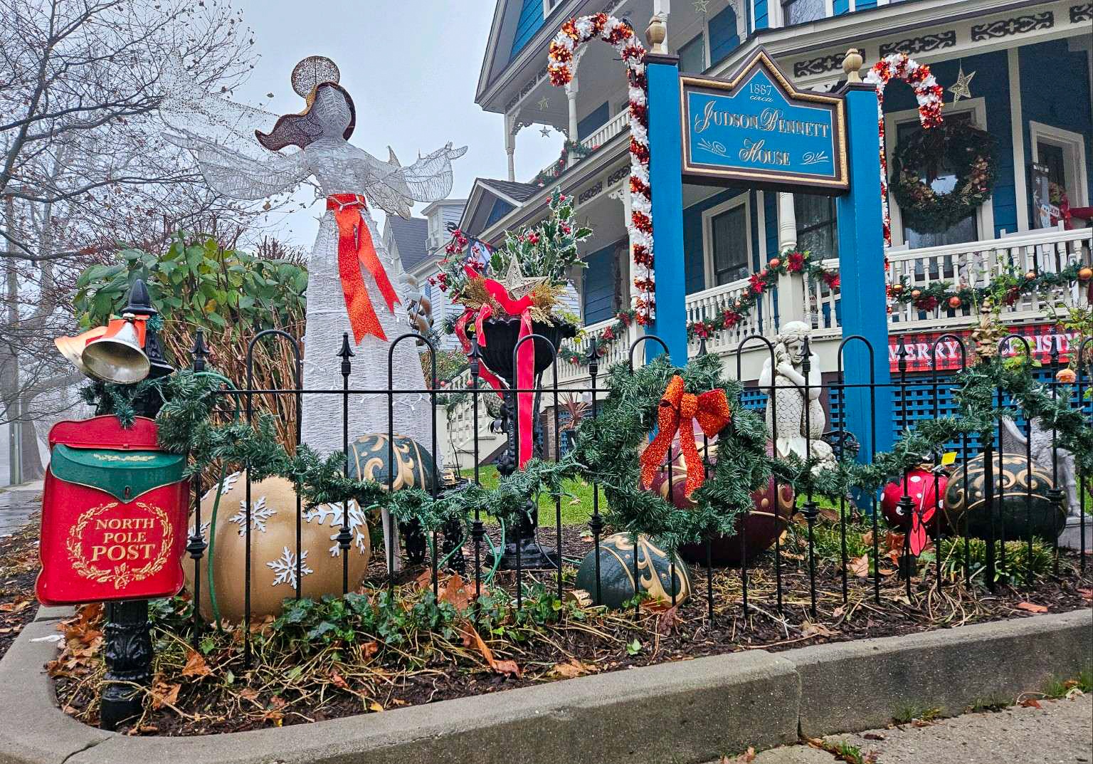 Christmas Decor on Washington Street