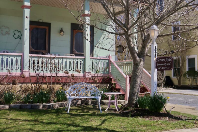 Front yard of the Harvard Apartments 