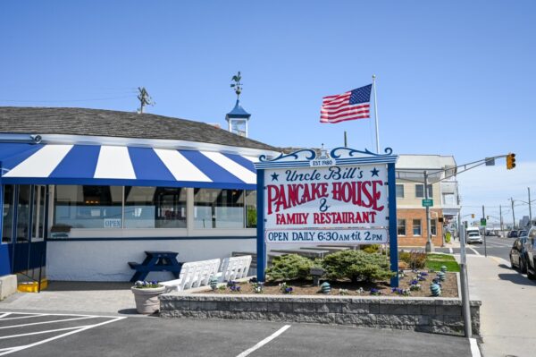 Time to Eat at Uncle Bill's Pancake House