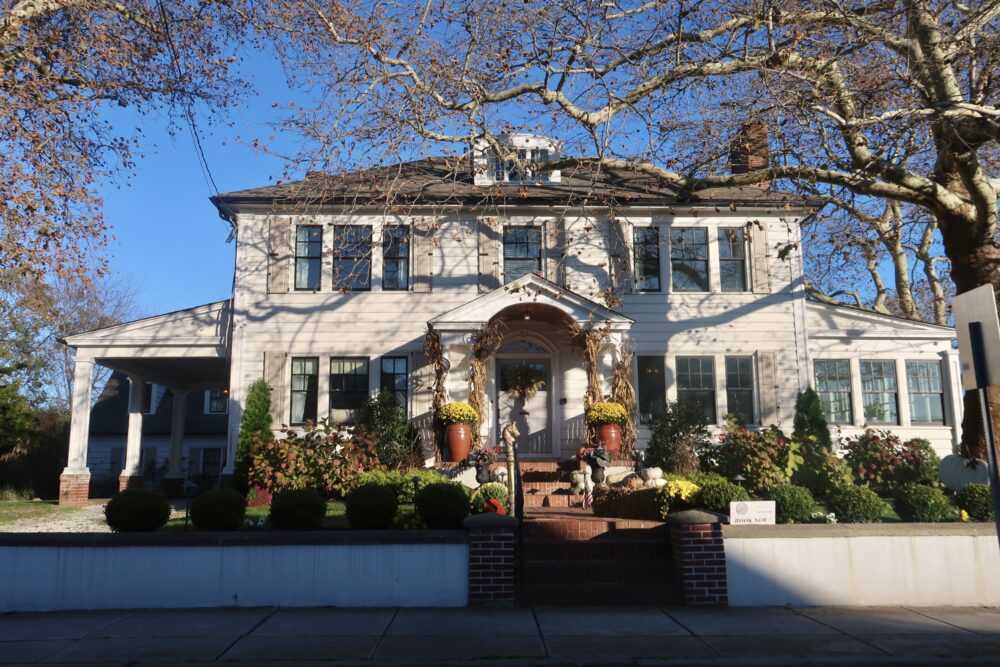 Buttonwood on Broadway