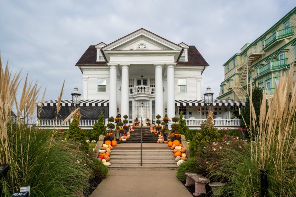Peter Shields Inn on a Rainy November day