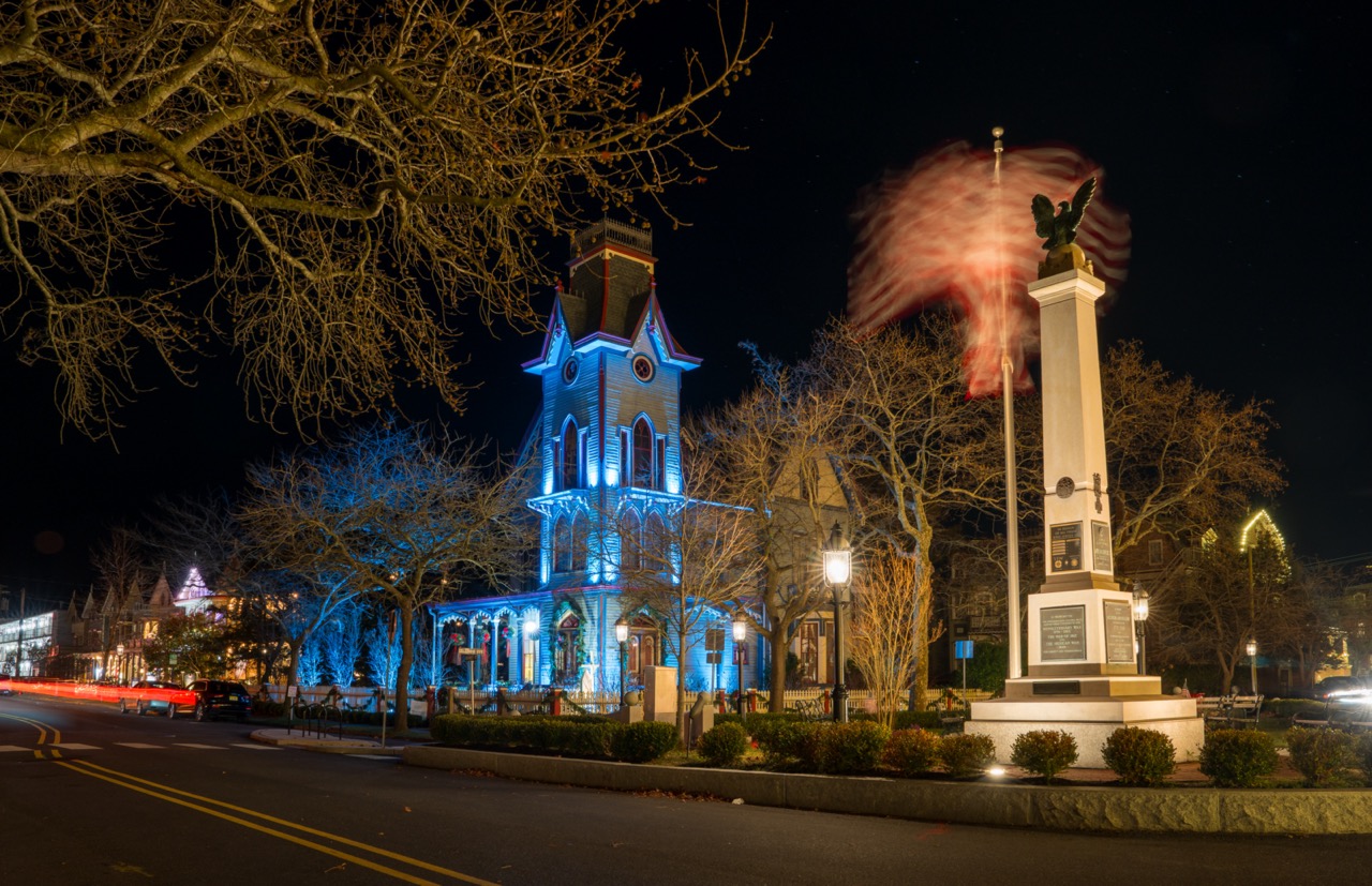 Windy & Bright night at the Soldiers and Sailors Park with the Abbey light in blue. 